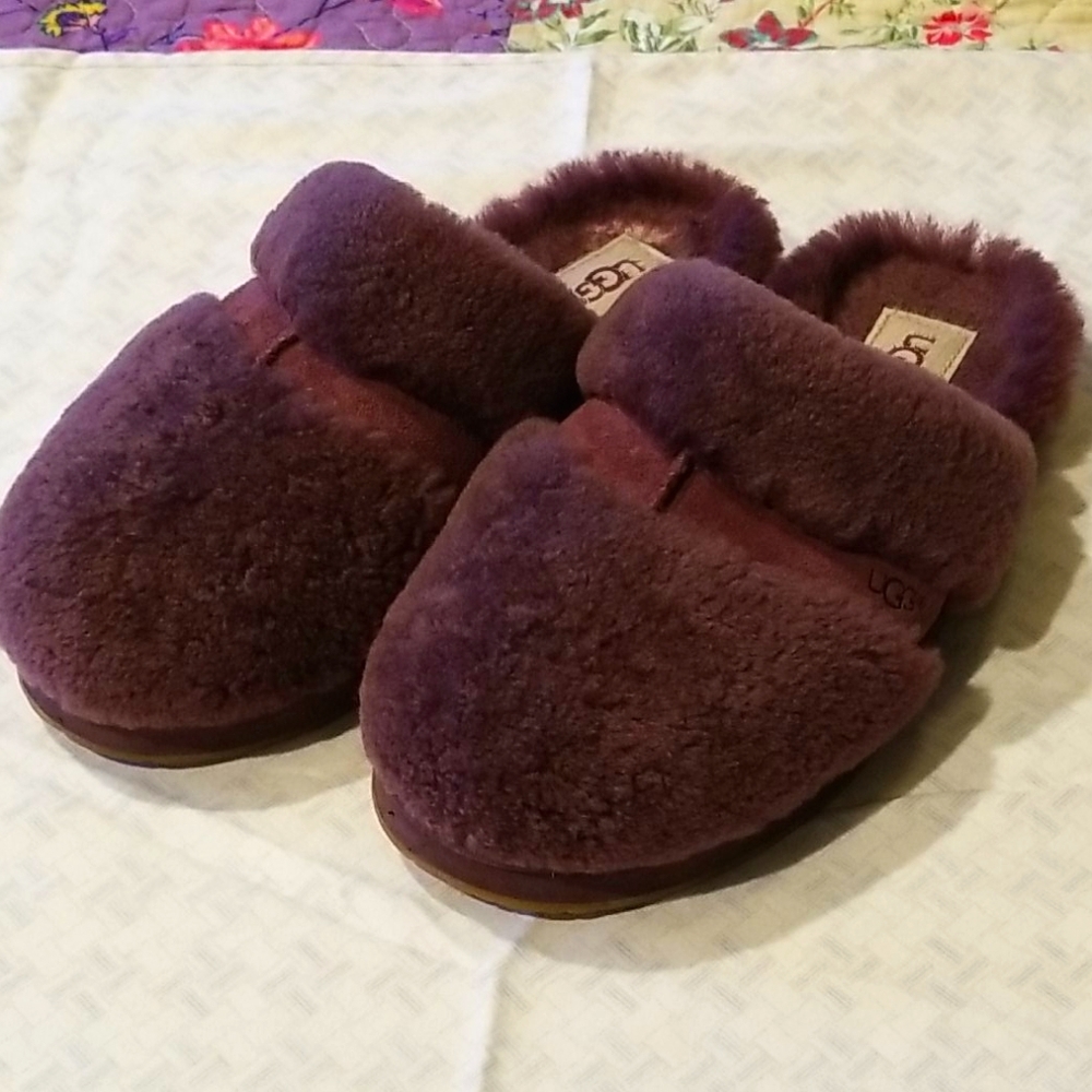 Womens Ugg slippers